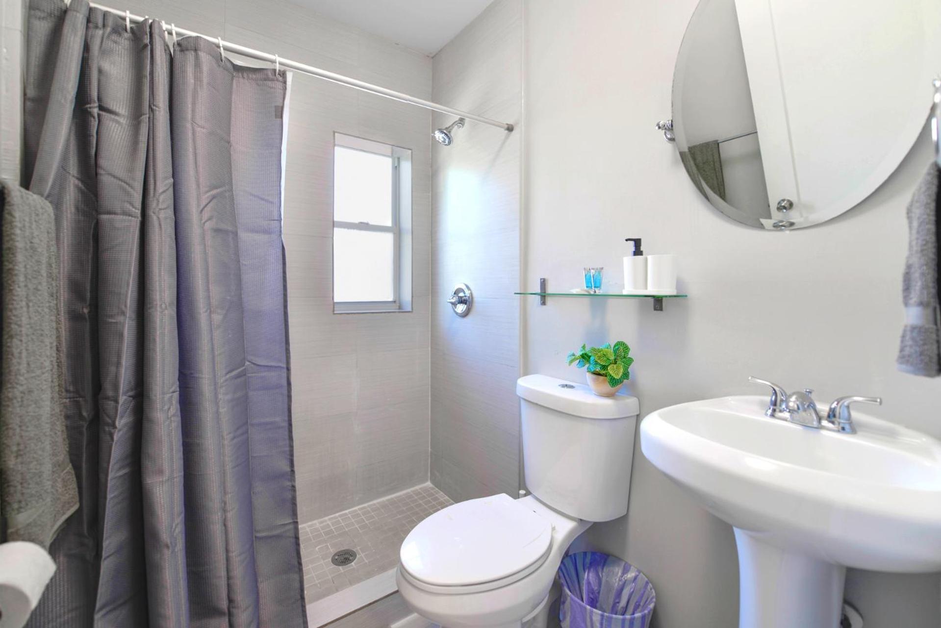 Comfy & Spacious Duplex W Amenities! Appartement